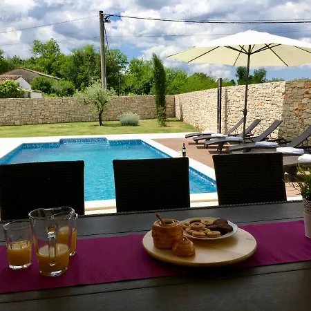 Villa Blanca With A Heated Private Pool