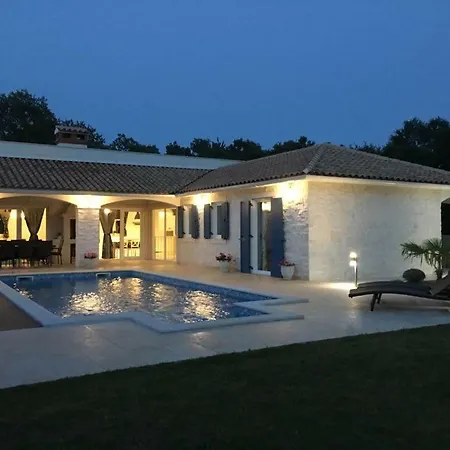 Вилла Blanca With A Heated Private Pool *